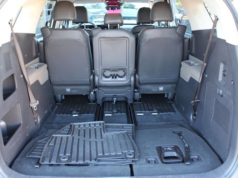 Certified 2025 Kia Carnival image 33
