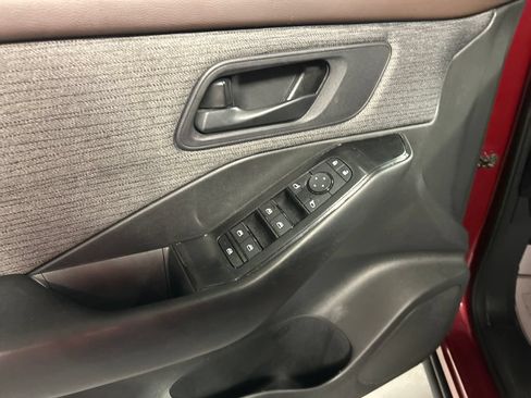 Used 2023 Nissan Rogue S AWD/4WD image 12