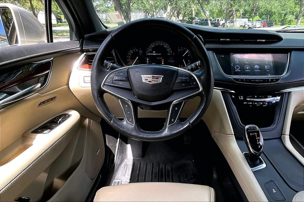 Used 2017 Cadillac XT5 Luxury w/ Driver Awareness Package FWD image 8