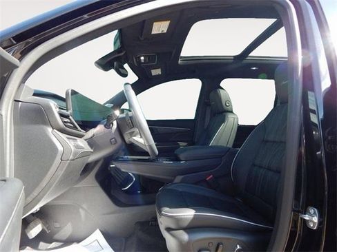 Used 2025 Buick Enclave Avenir w/ Super Cruise Package image 10