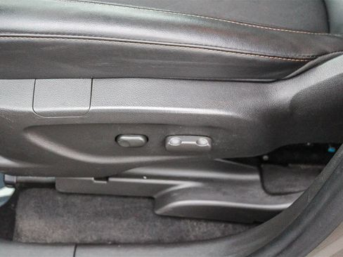 Used 2022 Chevrolet Trax LT w/ LT Convenience Package image 26