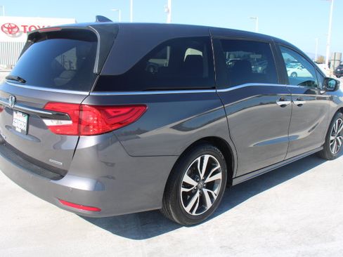 Used 2023 Honda Odyssey Touring image 3