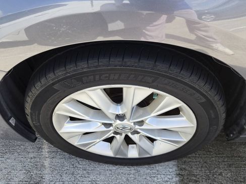 Used 2015 Lexus ES 300h w/ Premium Package w/Bamboo Trim FWD image 6