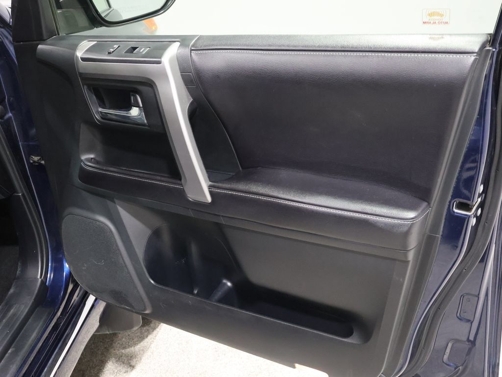Used 2016 Toyota 4Runner Limited AWD/4WD image 24