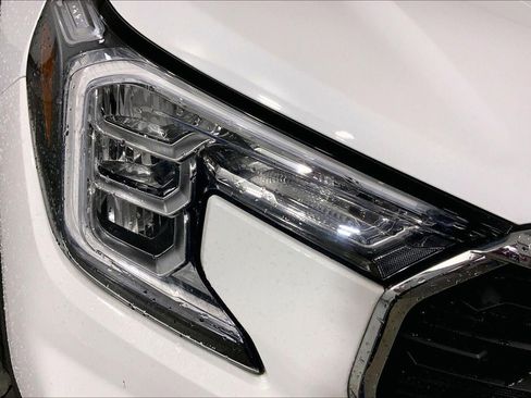 Used 2023 GMC Terrain SLE w/ Driver Convenience Package image 27