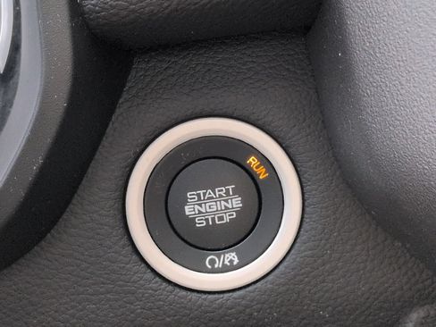 Used 2020 RAM 1500 Laramie AWD/4WD image 27