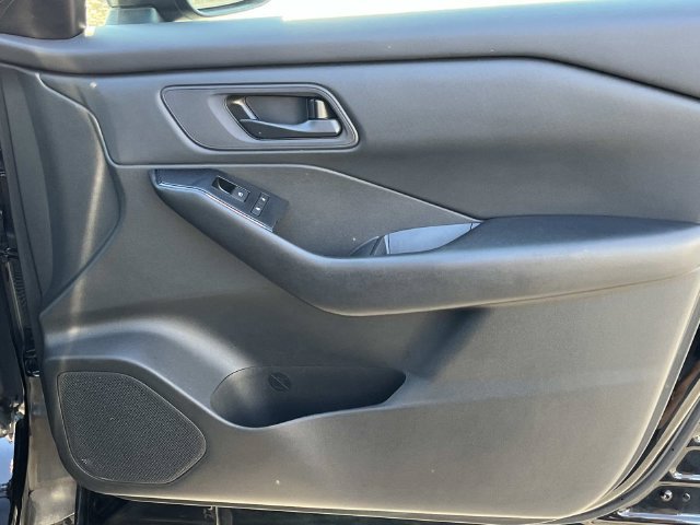 Used 2024 Nissan Rogue S AWD/4WD image 21