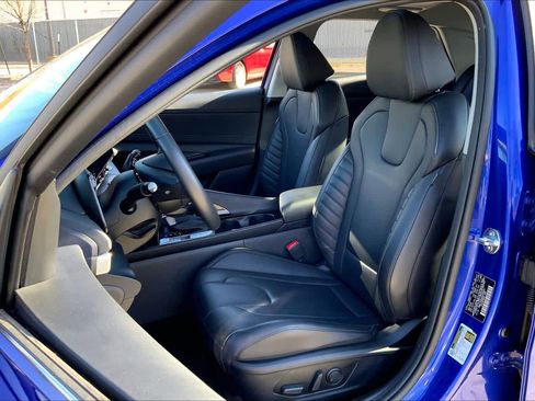 Used 2025 Hyundai Elantra Limited image 8