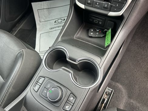 Used 2024 GMC Terrain SLT FWD image 25
