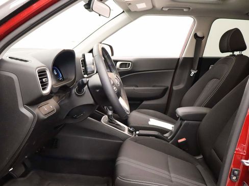 Used 2025 Hyundai Venue SEL image 16