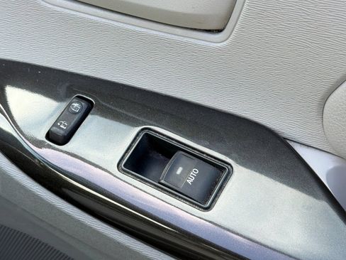 Used 2014 Toyota Sienna LE FWD image 22