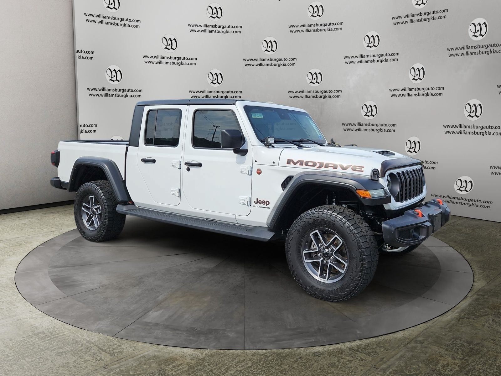 Used 2024 Jeep Gladiator Mojave w/ Convenience Group AWD/4WD image 7