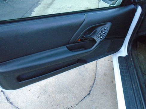 Used 2002 Chevrolet Camaro Z28 RWD image 16