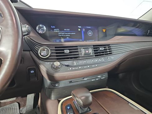 Used 2020 Lexus LS 500 AWD w/ Accessory Package (Z2) image 19