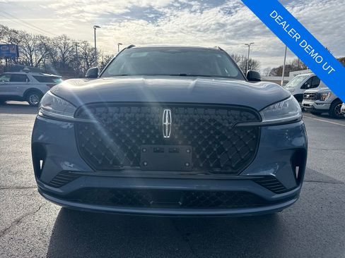 Used 2025 Lincoln Aviator Reserve w/ Jet Appearance Package image 3