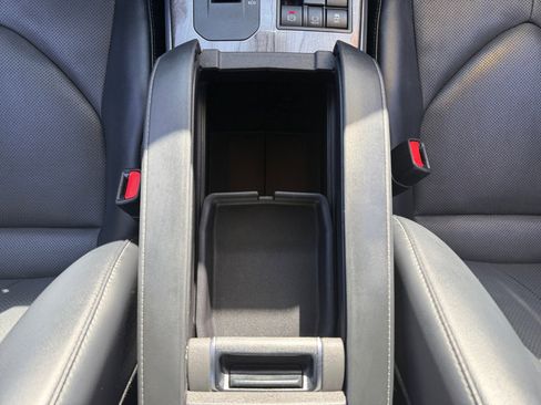 Used 2024 Toyota Highlander Limited image 23