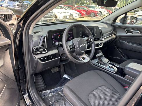 Used 2025 Kia Sportage LX FWD image 32