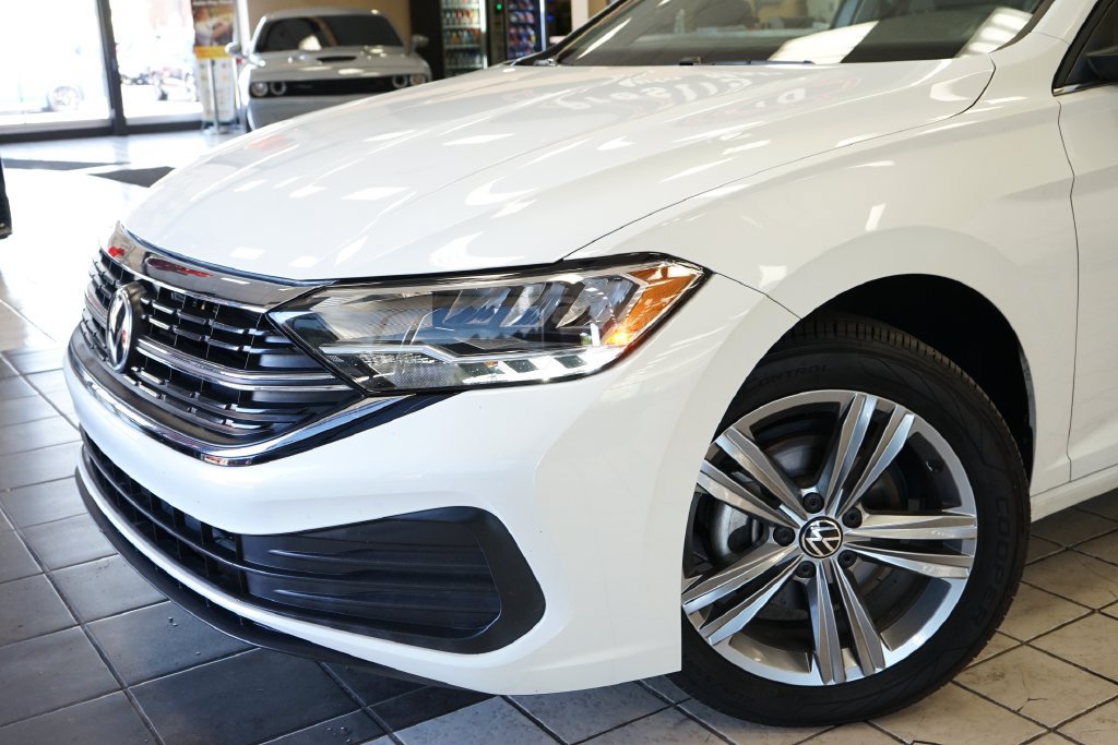 Used 2023 Volkswagen Jetta SE FWD image 19