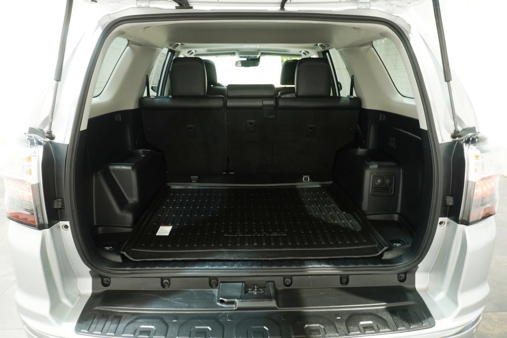 Used 2022 Toyota 4Runner Limited AWD/4WD image 6