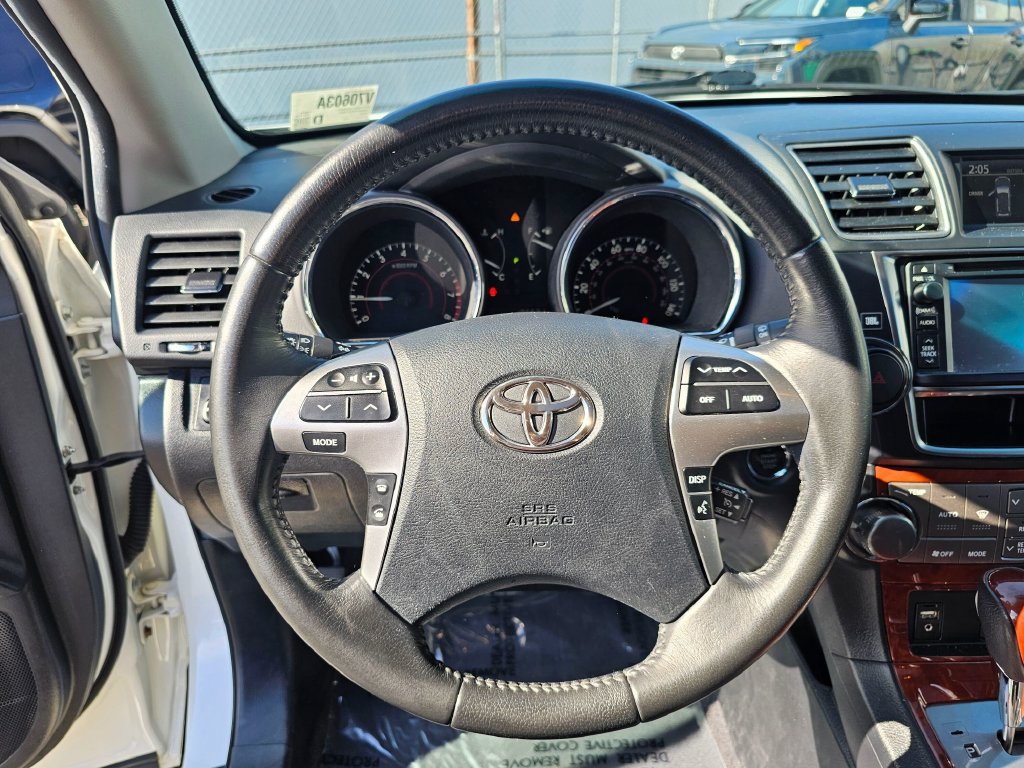 Used 2013 Toyota Highlander Limited AWD/4WD image 24