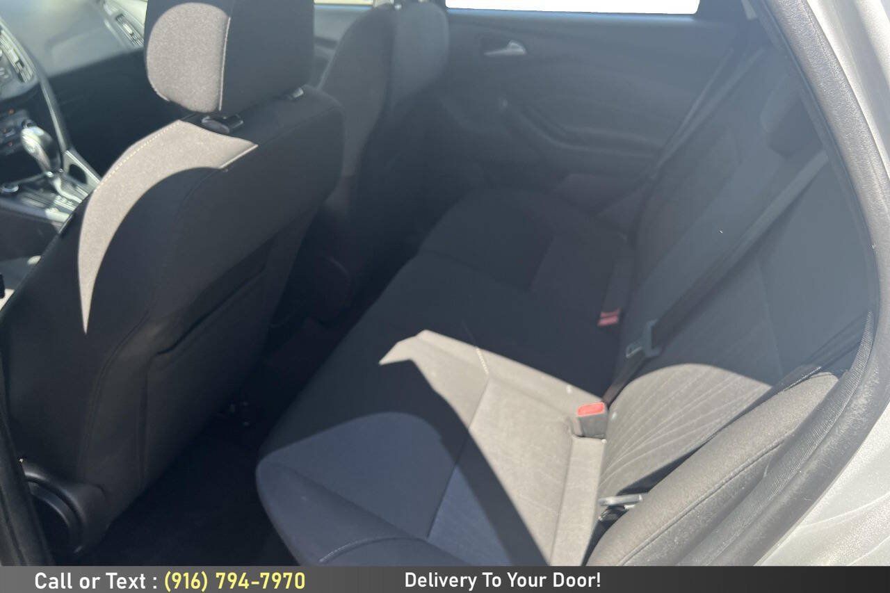 Used 2016 Ford Focus SE FWD image 14