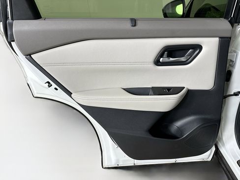 Used 2023 Nissan Rogue SL w/ SL Premium Package image 27