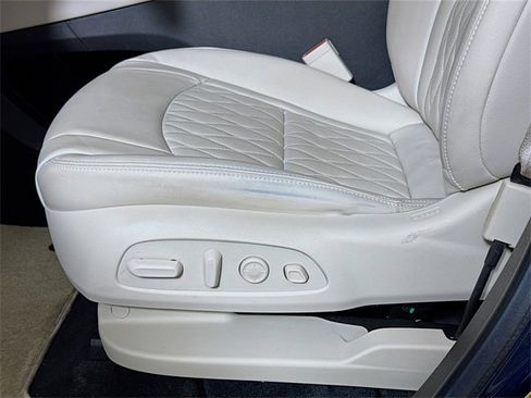 Used 2022 Buick Enclave Avenir w/ Avenir Technology Package image 18