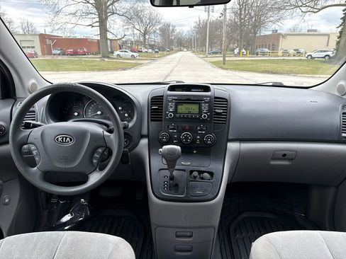Used 2011 Kia Sedona LX image 14