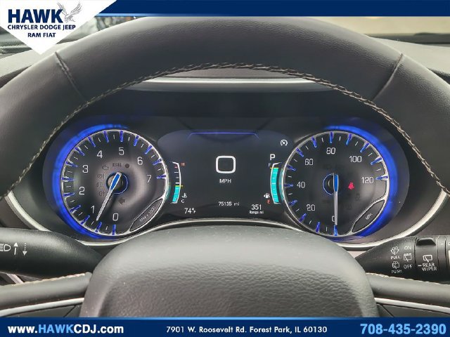 Used 2024 Chrysler Pacifica Touring-L FWD image 14