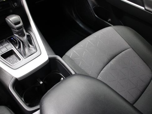 Used 2025 Toyota RAV4 XLE FWD image 17