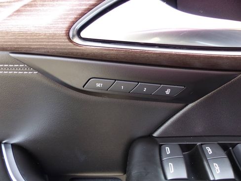 Used 2023 Buick Envision Avenir AWD/4WD image 23