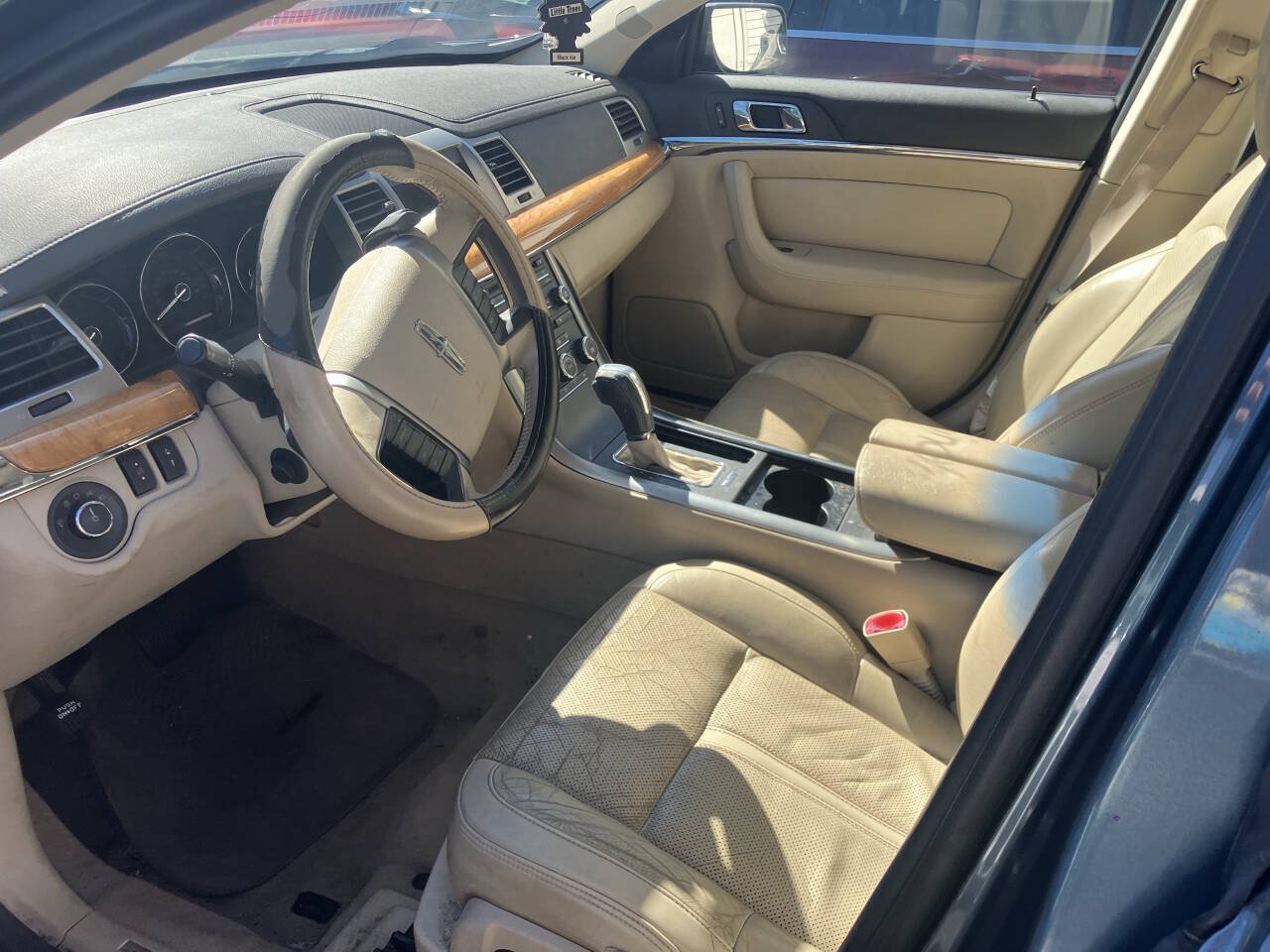 Used 2010 Lincoln MKS FWD image 4