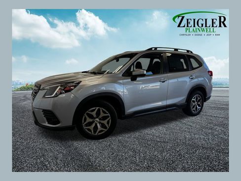 Used 2023 Subaru Forester Premium AWD/4WD image 1