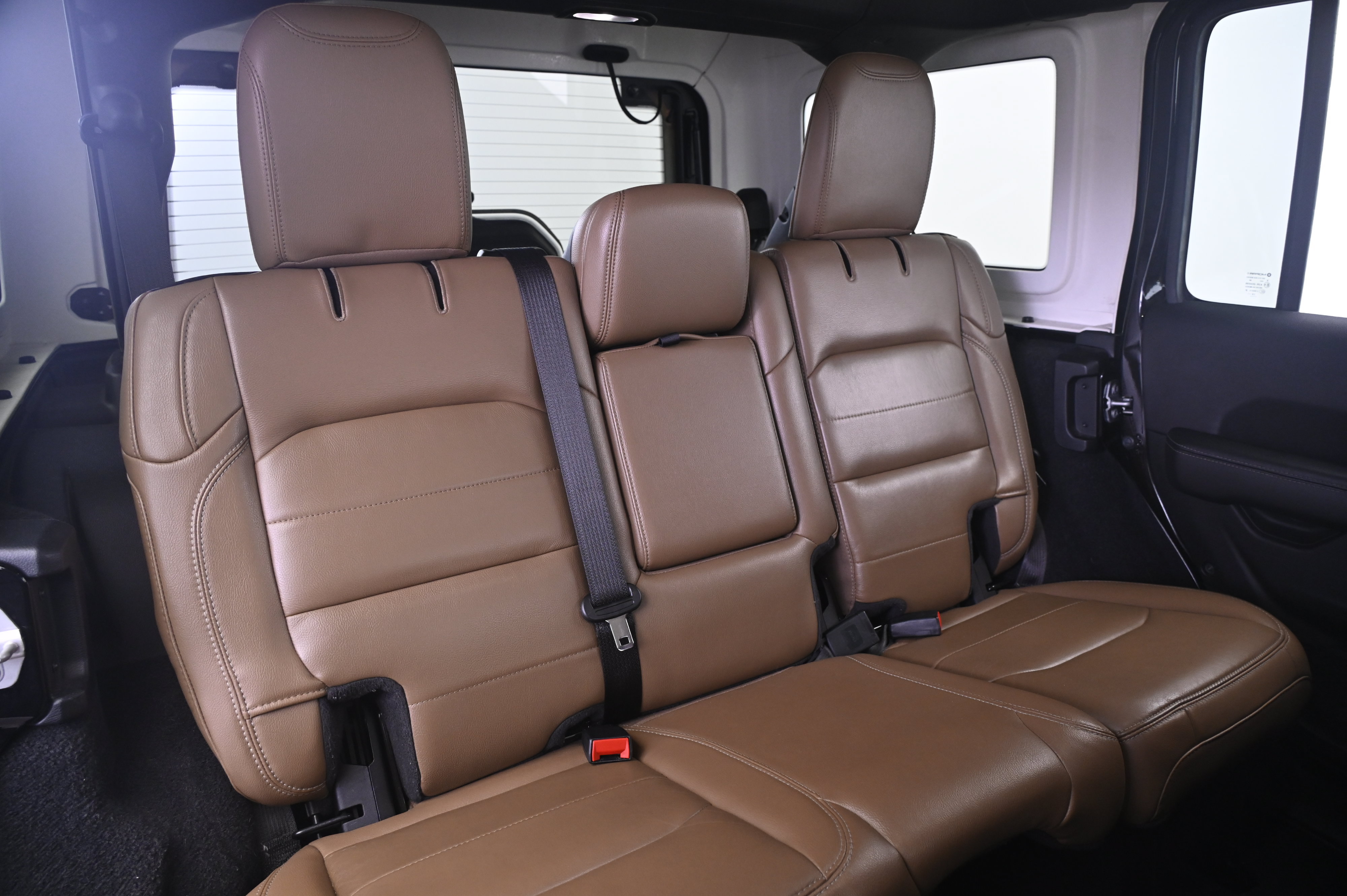 Used 2020 Jeep Wrangler Unlimited Sahara AWD/4WD image 19