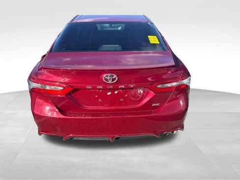 Used 2018 Toyota Camry SE image 5