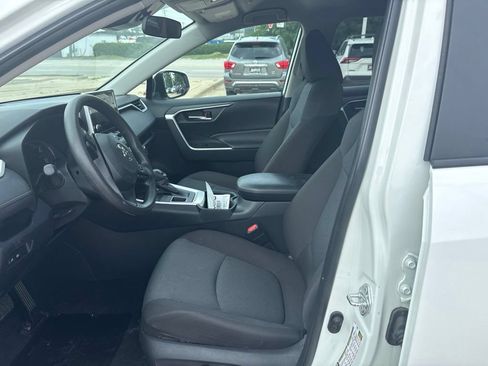Used 2025 Toyota RAV4 XLE AWD/4WD image 12