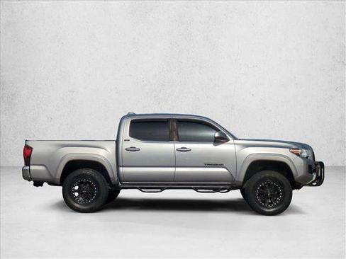 Used 2020 Toyota Tacoma SR5 RWD image 4