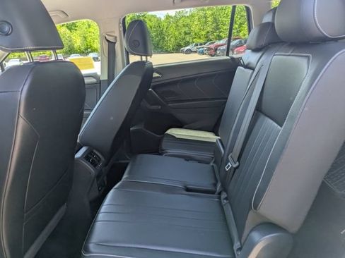 Used 2022 Volkswagen Tiguan SE AWD/4WD image 17