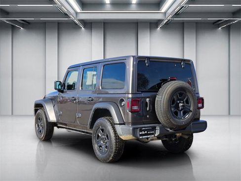 Used 2022 Jeep Wrangler Unlimited Sport image 6