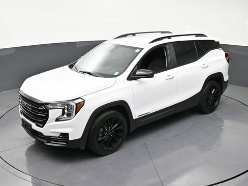 Used 2023 GMC Terrain SLE w/ Elevation Edition AWD/4WD image 16