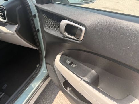 Used 2025 Hyundai Venue SEL FWD image 37
