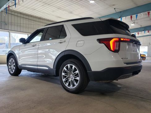 Used 2025 Ford Explorer Active w/ Active Comfort Package AWD/4WD image 6