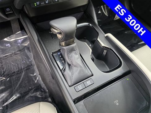 Used 2025 Lexus ES 300h w/ Premium Package image 27