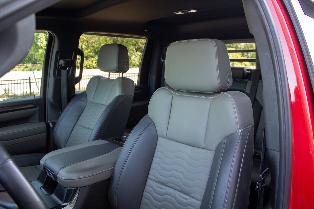 Used 2024 Chevrolet Silverado 2500 ZR2 w/ Technology Package AWD/4WD image 12