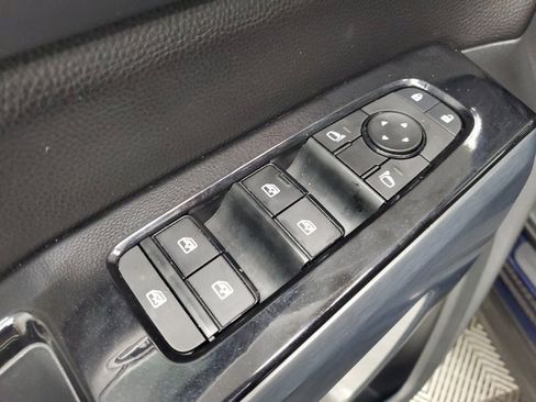 Used 2022 Nissan Pathfinder SL image 17