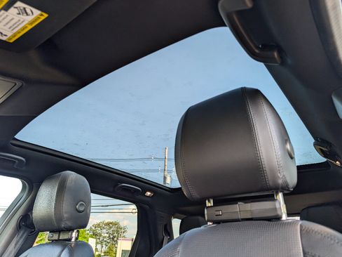 Used 2019 Land Rover Discovery Sport HSE AWD/4WD image 16