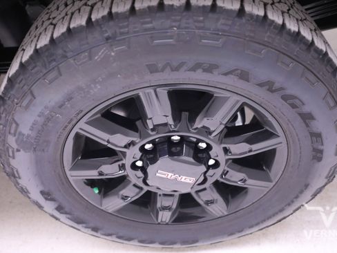 Used 2026 GMC Sierra 2500 AT4 w/ AT4 Premium Plus Package AWD/4WD image 41