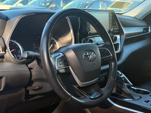 Used 2022 Toyota Highlander XLE image 26