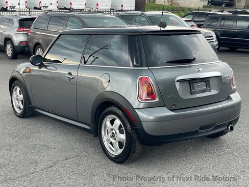 Used 2010 MINI Cooper Hardtop image 5