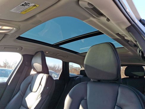 Certified 2024 Volvo XC60 B5 Ultimate image 14